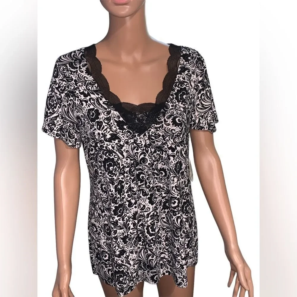 NEW WITH TAGS WOMEN super soft Soma Black & White Sleep Top Medium